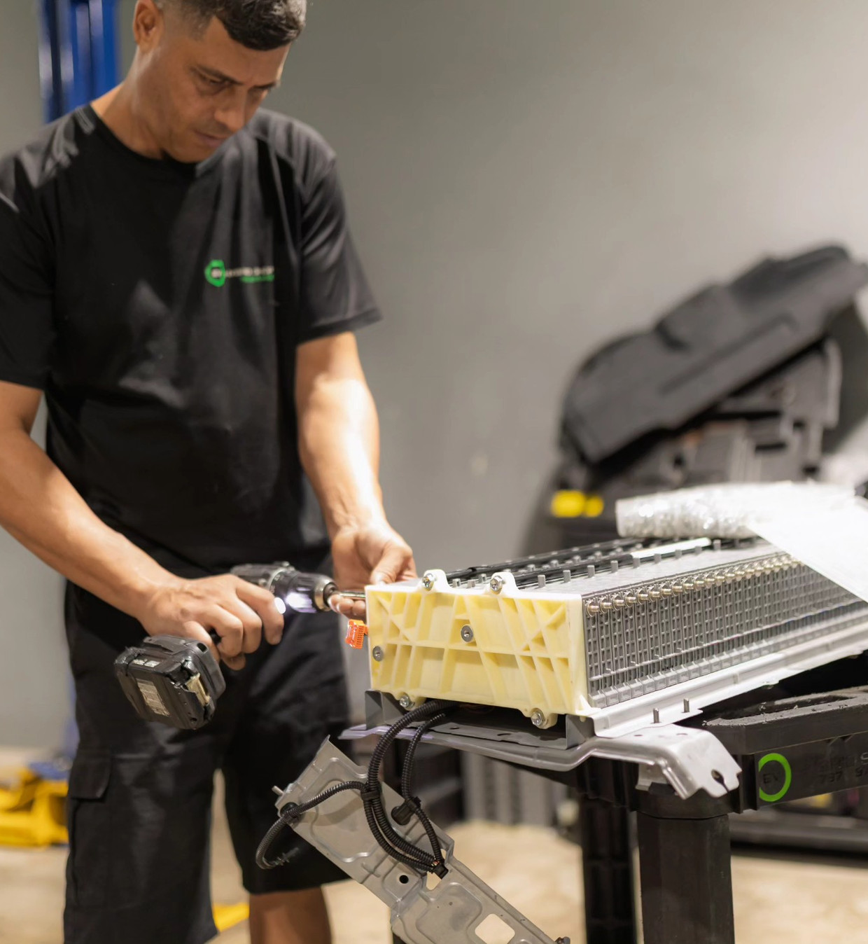 EV Hybrid Shop — Sistema Híbrido
